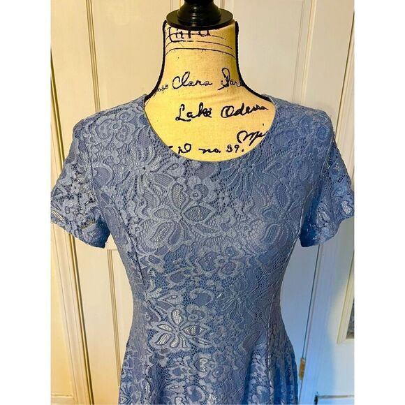 Francesca’s women’s M Floral Lace Short Sleeve Knee Length Dress Blue - Picture 3 of 6